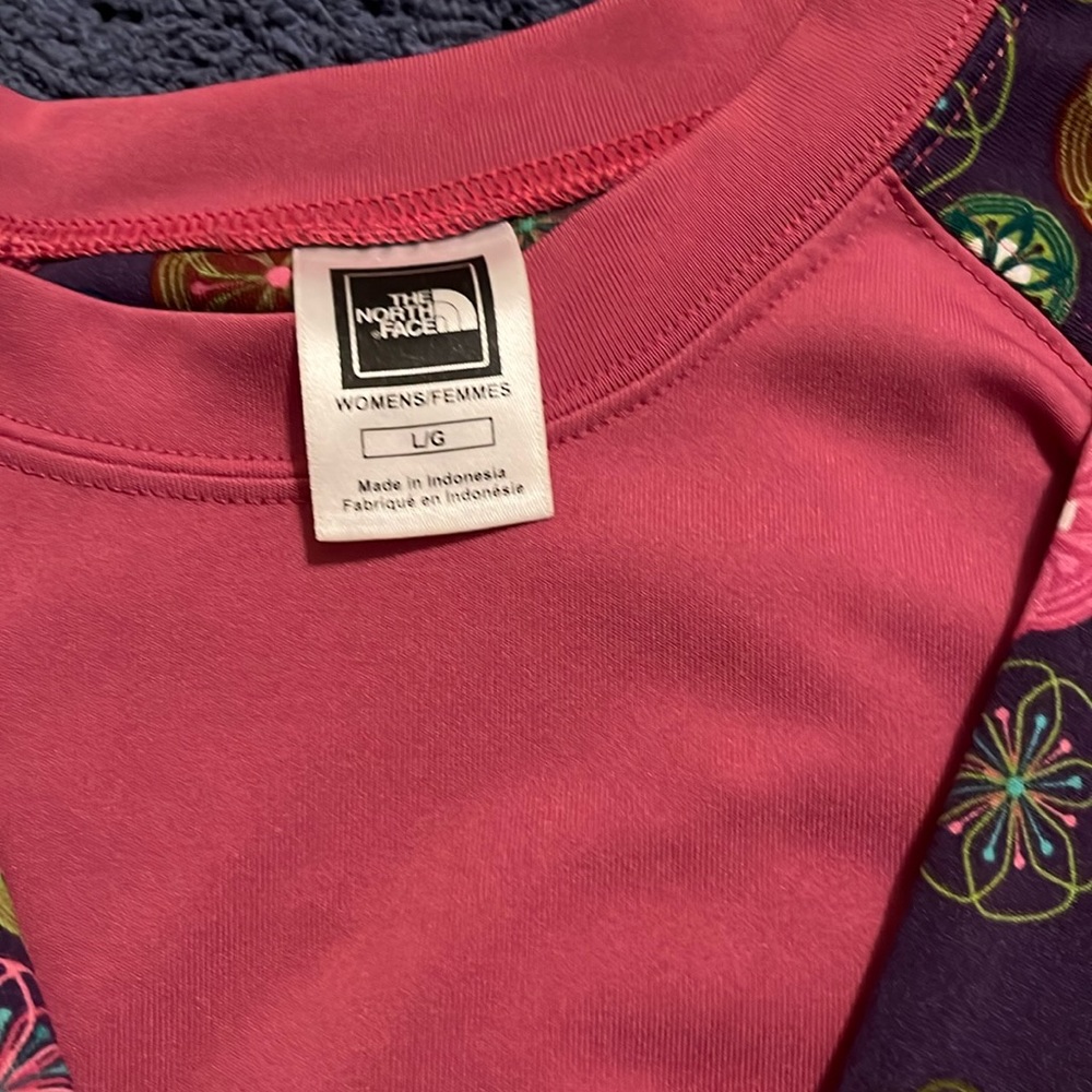 Gently used,  North face. size large, very soft and comfortable.